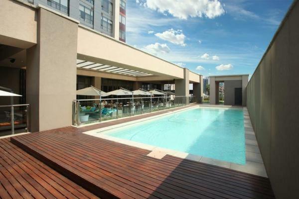 Sandton Skye Premium Suites & Penthouses Йоханесбург Екстериор снимка